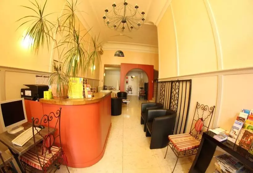 هتل Des Arts, Artisanal Et Independant