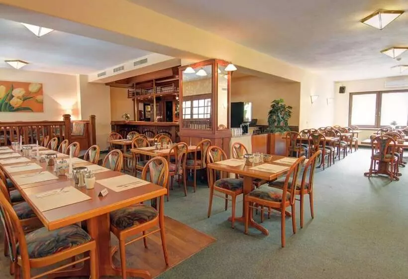 Отель Itm Entrée Glinde Restaurant & Tagungs