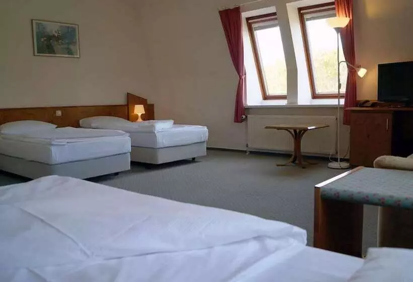 Отель Itm Entrée Glinde Restaurant & Tagungs