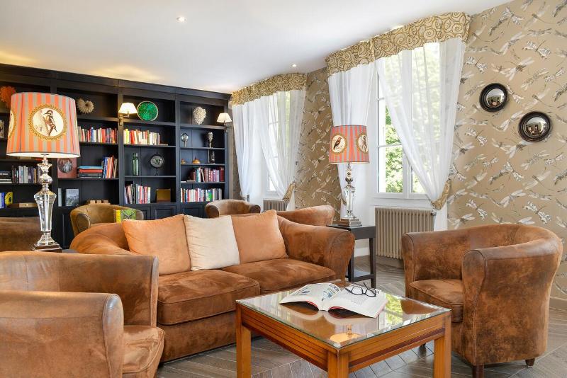 فندق Logis Domaine De Valaudran