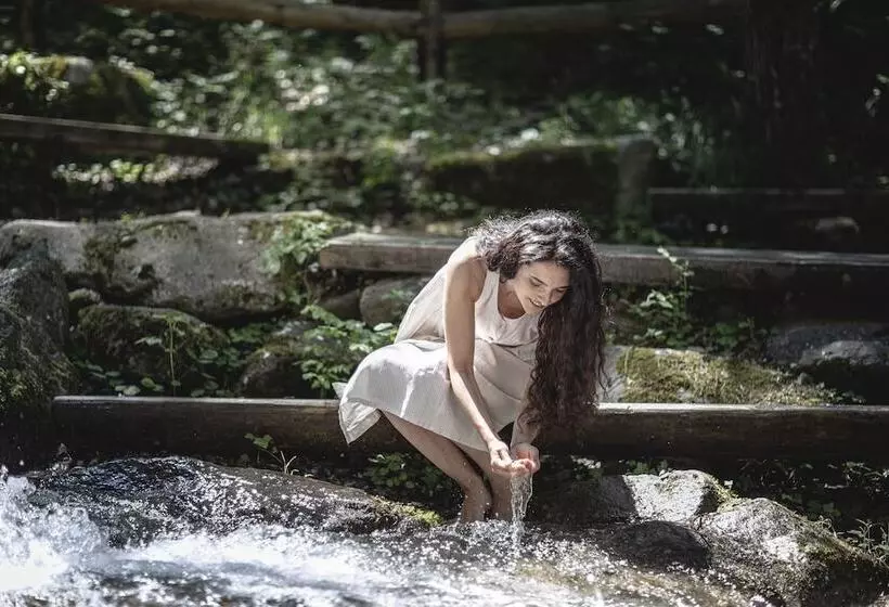 Отель Preidlhof Luxury Dolce Vita Resort