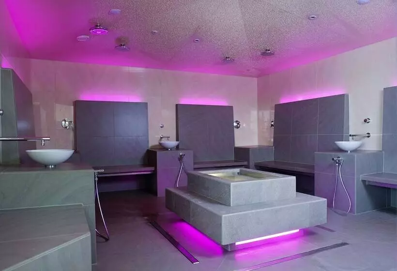 Отель Preidlhof Luxury Dolce Vita Resort