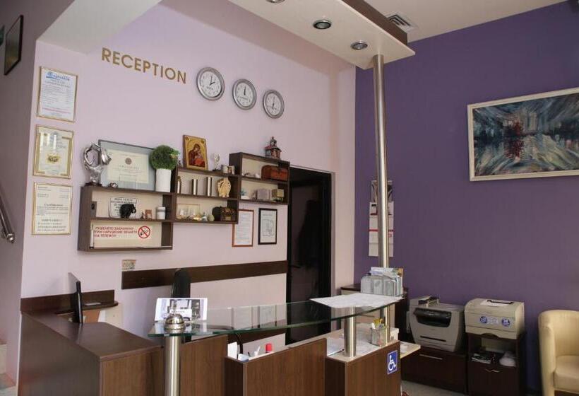 Family Hotel Avramov