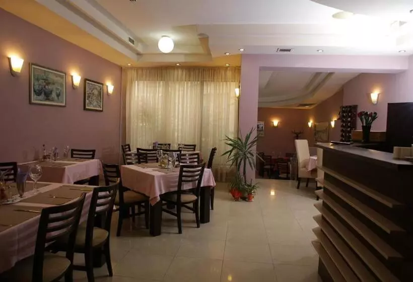 Family Hotel Avramov