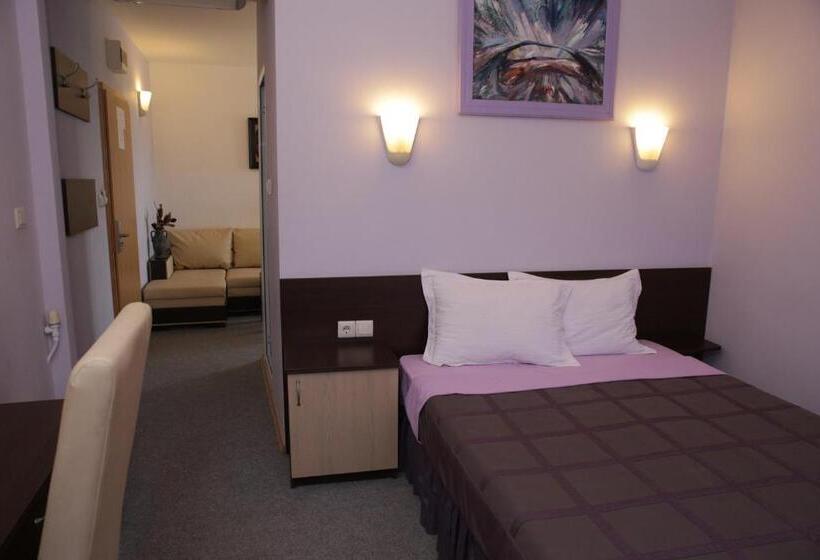 Family Hotel Avramov