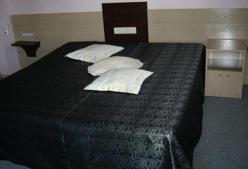 Family Hotel Avramov