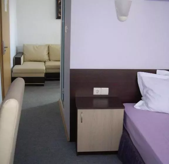 Family Hotel Avramov