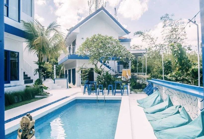 هتل Bombora Surf Camp