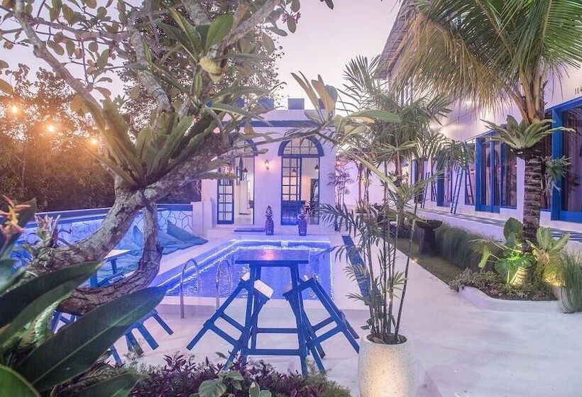 هتل Bombora Surf Camp