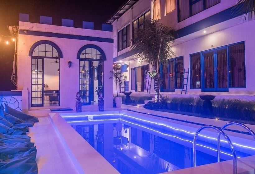 هتل Bombora Surf Camp