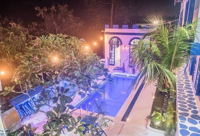 هتل Bombora Surf Camp