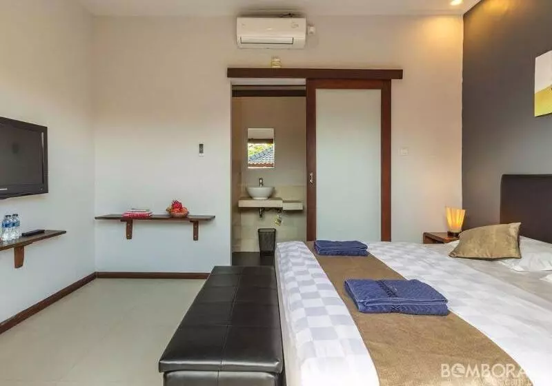 Hotel Bombora Surf Camp