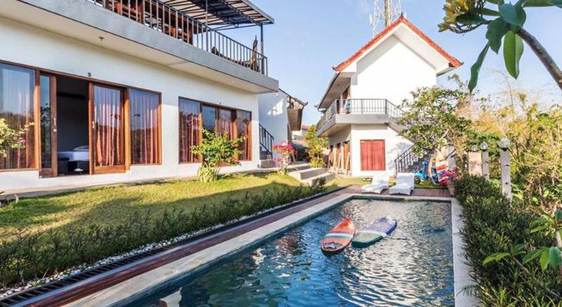 هتل Bombora Surf Camp