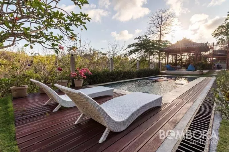 Hotel Bombora Surf Camp