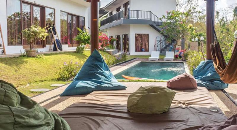 هتل Bombora Surf Camp