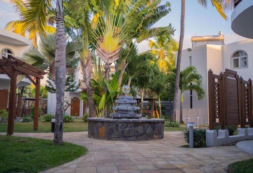 בית מלון כפרי Gold Beach Resort