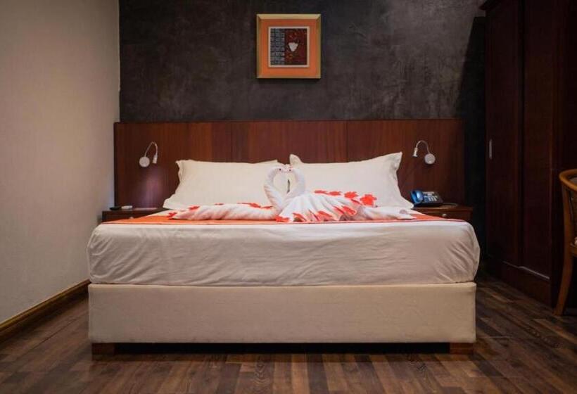 בית מלון כפרי Gold Beach Resort