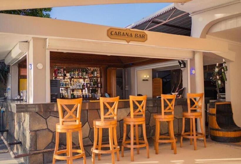 בית מלון כפרי Gold Beach Resort