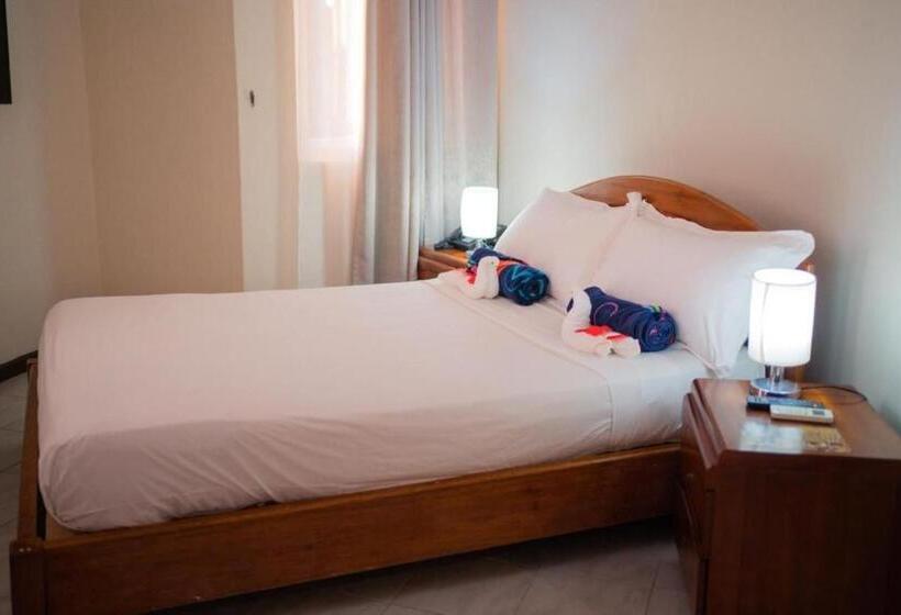 בית מלון כפרי Gold Beach Resort