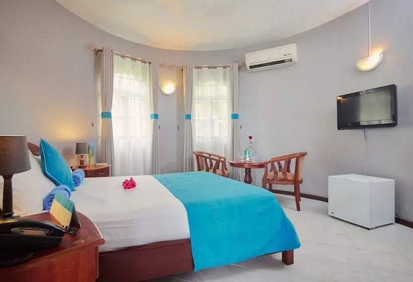 هتل Gold Beach Resort