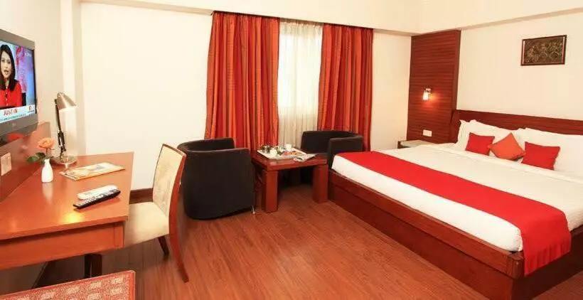 Hotel Parijatha Gateway