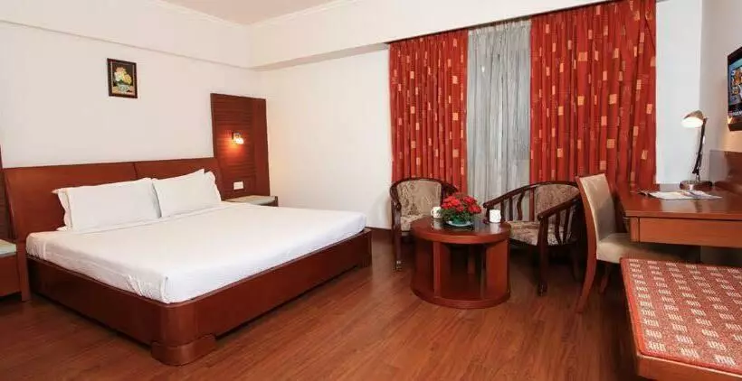 Hotel Parijatha Gateway