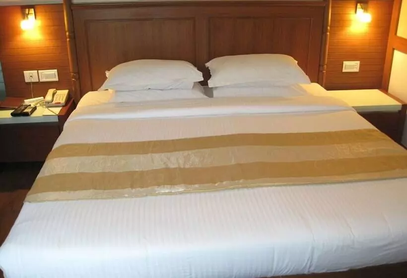 Hotel Parijatha Gateway