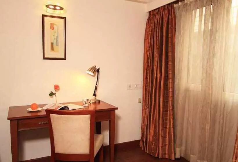 Hotel Parijatha Gateway