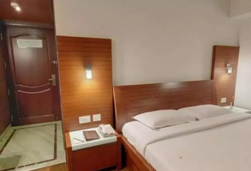 Hotel Parijatha Gateway