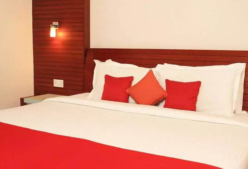 Hotel Parijatha Gateway