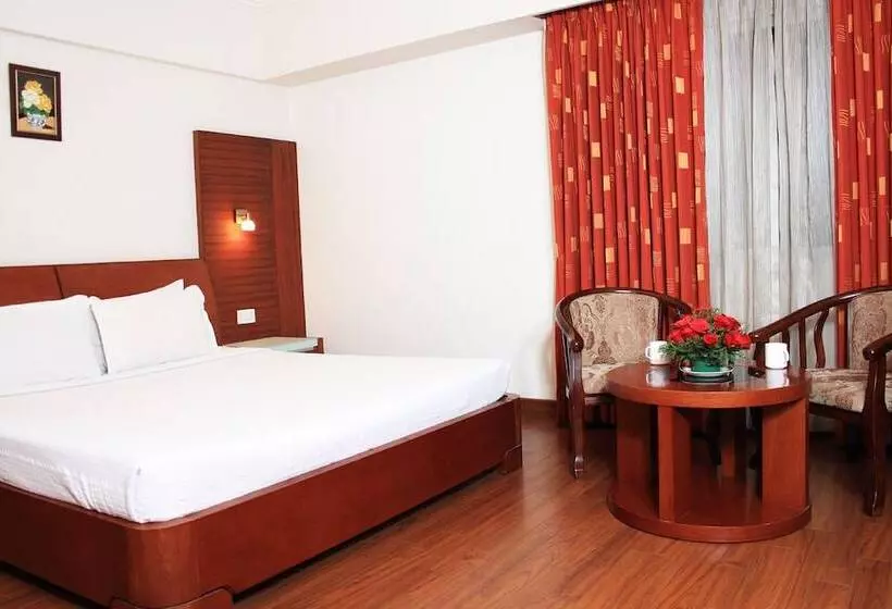 Hotel Parijatha Gateway