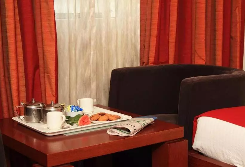 Hotel Parijatha Gateway