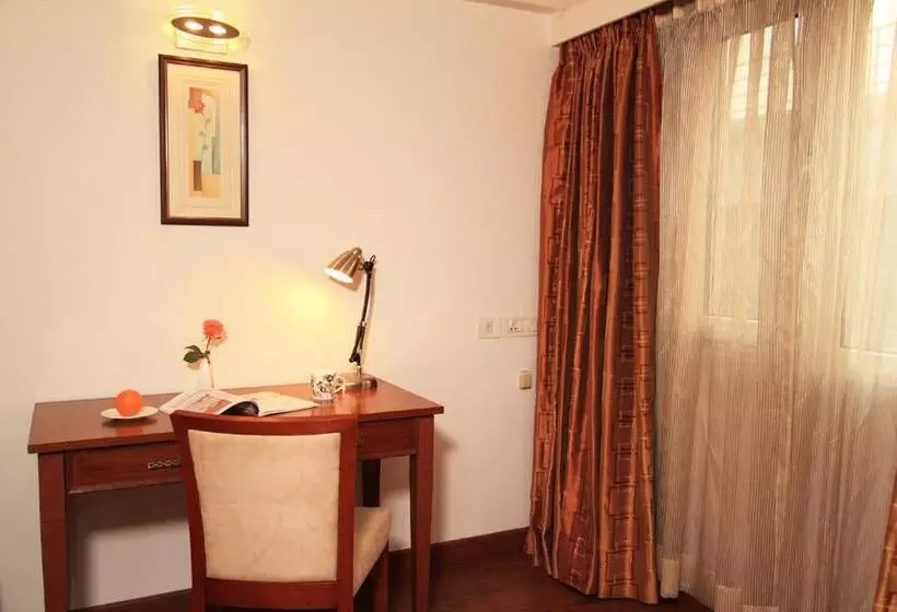 Hotel Parijatha Gateway