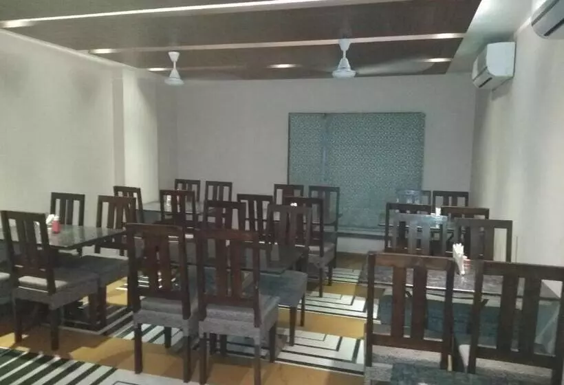 בית מלון כפרי Shalimar Palace