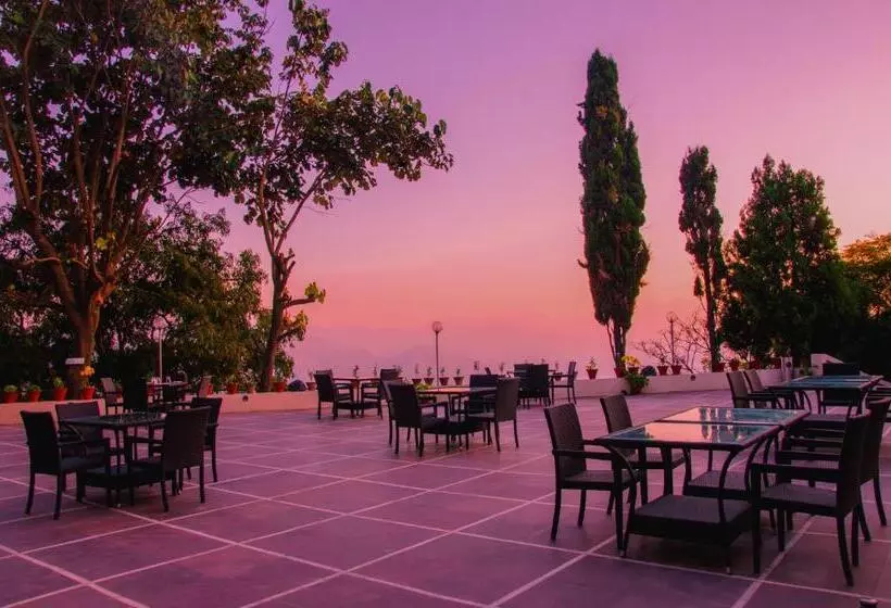 ホテル The Fern Surya Resort Kasauli Hills, Dharampur