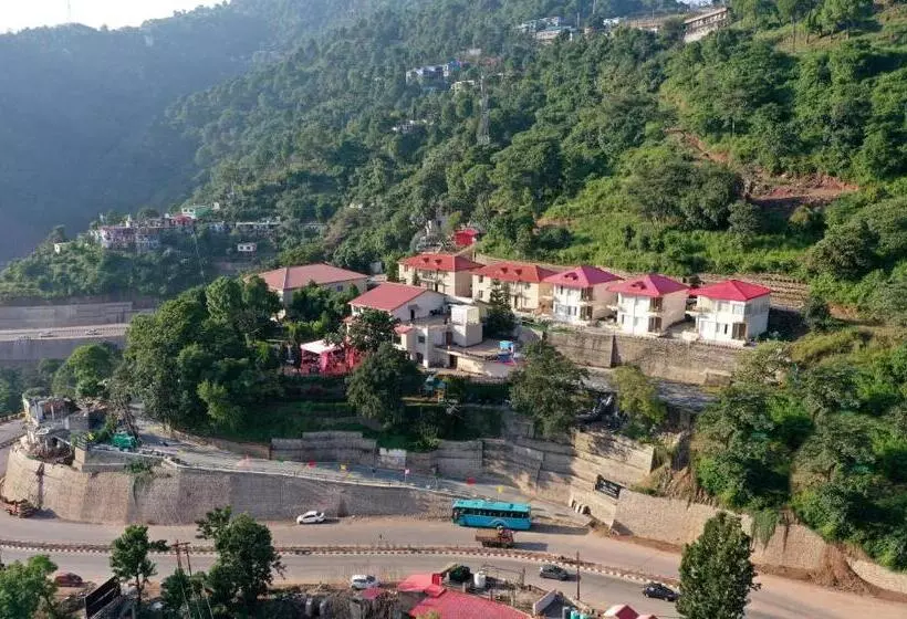 ホテル The Fern Surya Resort Kasauli Hills, Dharampur