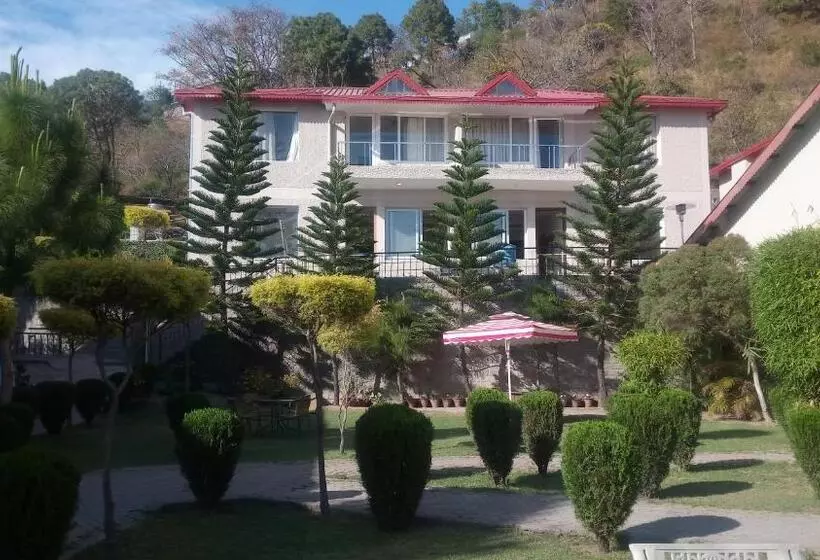ホテル The Fern Surya Resort Kasauli Hills, Dharampur