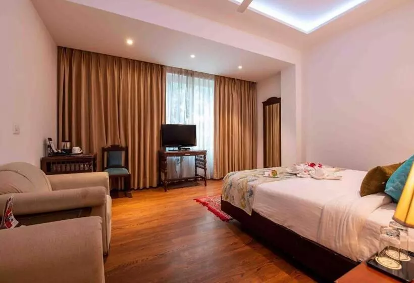 ホテル The Fern Surya Resort Kasauli Hills, Dharampur