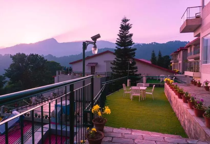 ホテル The Fern Surya Resort Kasauli Hills, Dharampur