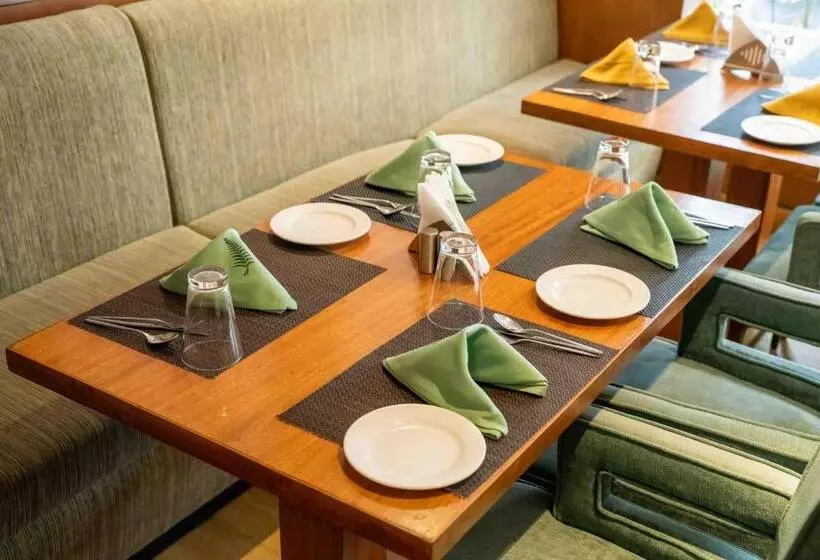 ホテル The Fern Surya Resort Kasauli Hills, Dharampur
