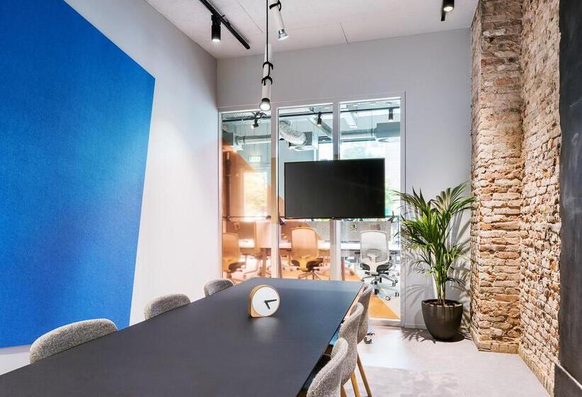 Hotelli The Social Hub Rotterdam