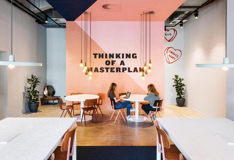 Hotelli The Social Hub Rotterdam