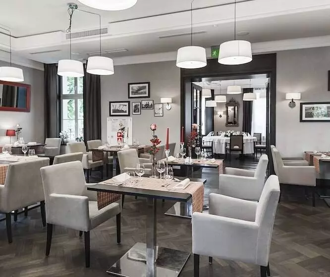 Red Baron Hotel & Restaurant