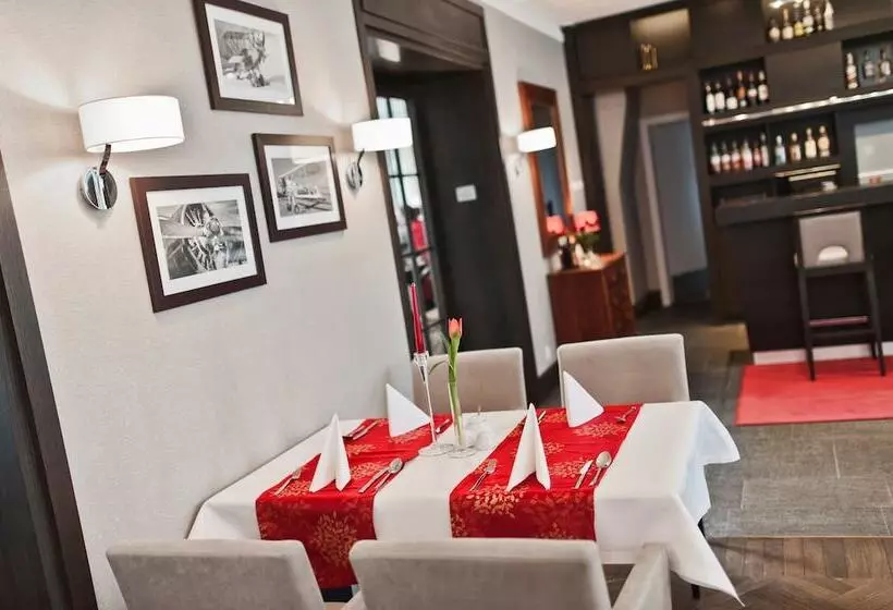 Red Baron Hotel & Restaurant