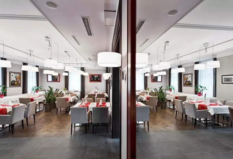 Red Baron Hotel & Restaurant