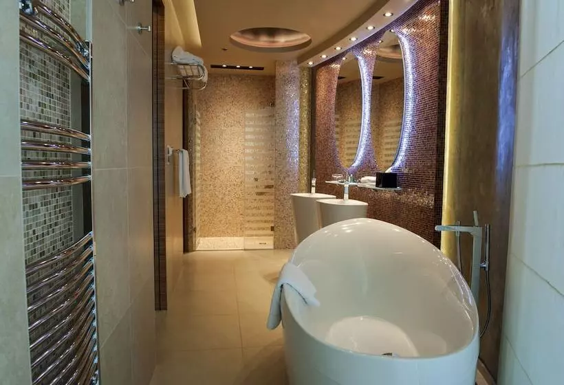 リゾートホテル Four Points By Sheraton Kecskemét Hotel és Konferenciaközpont