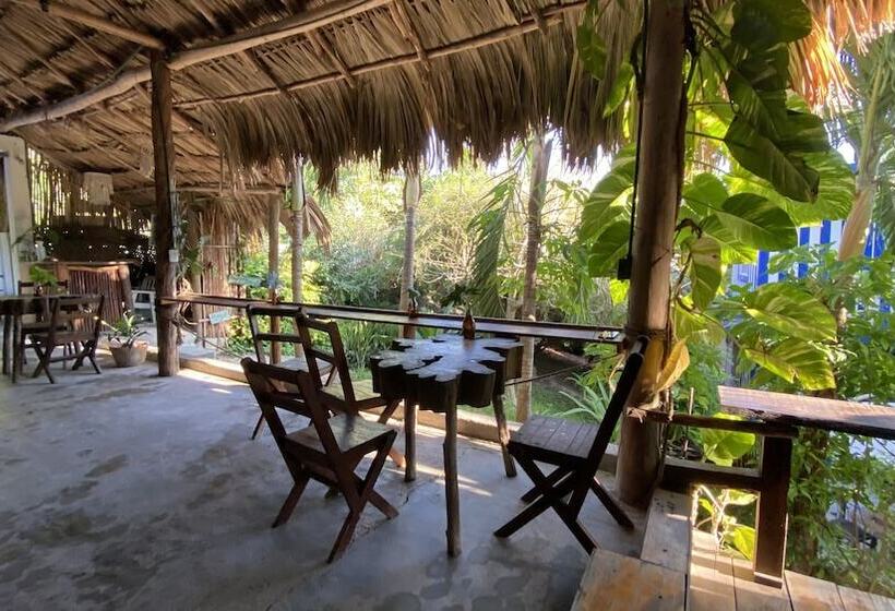فندق صغير Lulú La Bruja Yoga Lodge