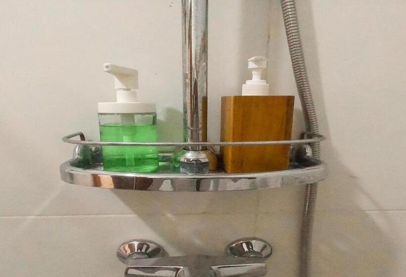 تختخواب و صبحانه Surfer Paradise Villas Bali