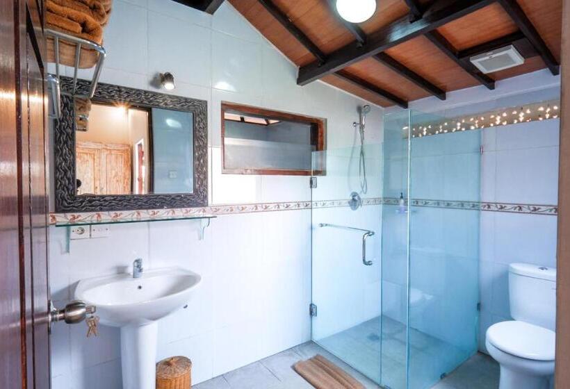 تختخواب و صبحانه Surfer Paradise Villas Bali