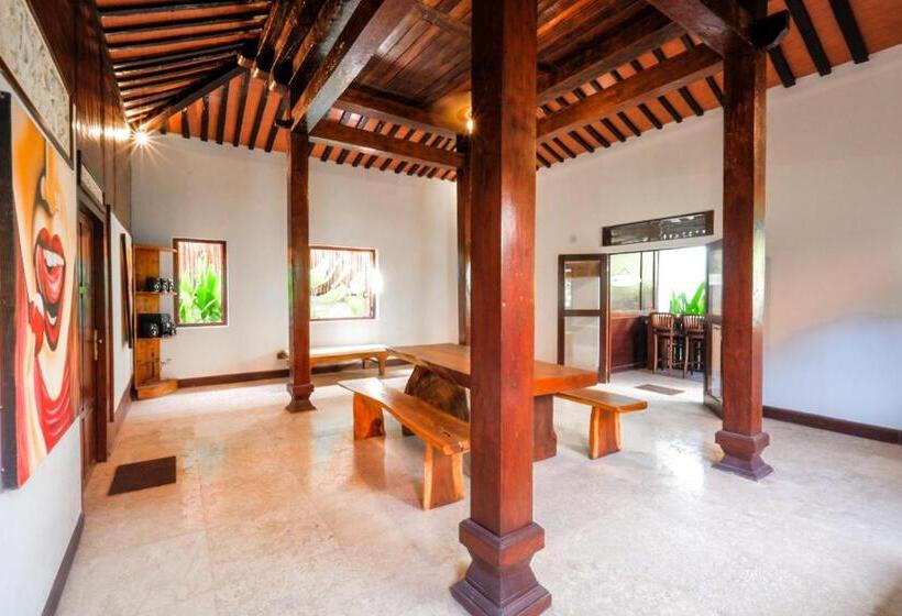 تختخواب و صبحانه Surfer Paradise Villas Bali